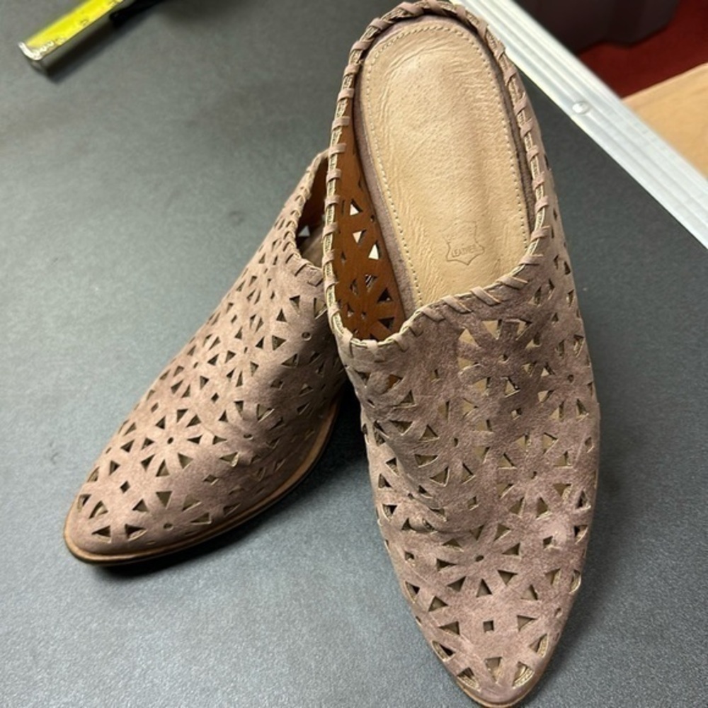 Mi.Mi women’s leather slip on mauve mules size 9